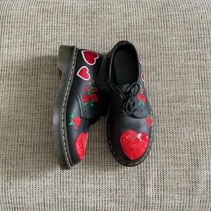 DR MARTENS 1461 SEQUIN HEARTS